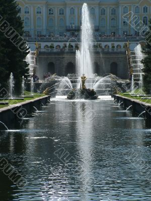 Fountain Samson and the channel