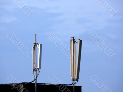 Cellular phone network antenna