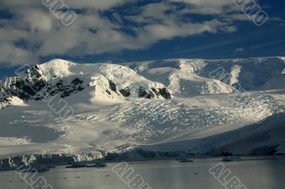 Polar twilight: Glaciated mountains