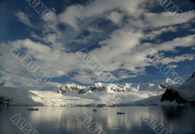 Polar twilight: Glaciated mountains