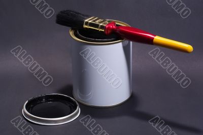 Blank White Paint Tin With Paintbrush and Lid 2
