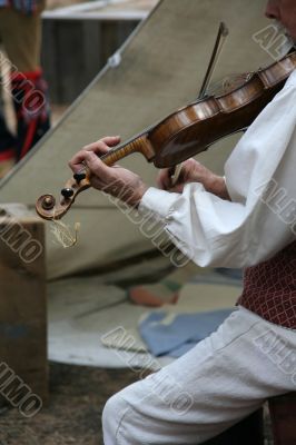 Fiddler, in 19th century western outfit