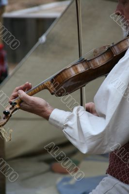 Fiddler, in 19th century western outfit