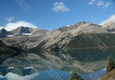 Bow Lake, mountain reflections Bow Lake, mountain reflections