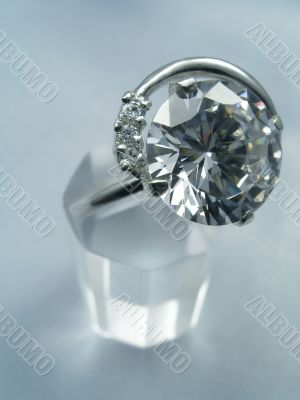 Ring with diamond