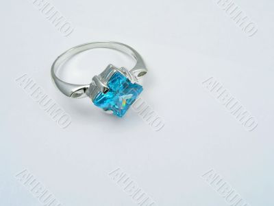 Jewelry ring with sapphire