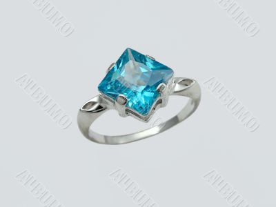 Jewelry ring with sapphire
