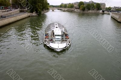 French tourist boat