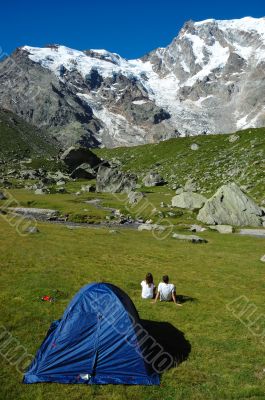 Couple tent mountain