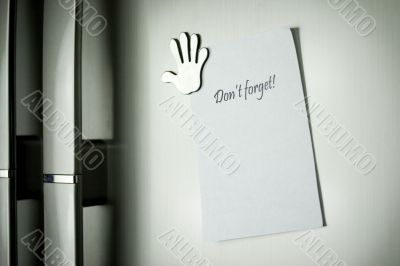 Post-it on fridge that spells don`t forget Post-it on fridge that spells don`t forget