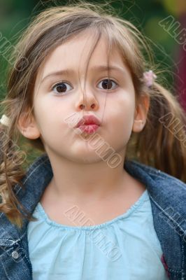 little girl kiss