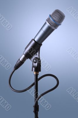 Dynamic microphone