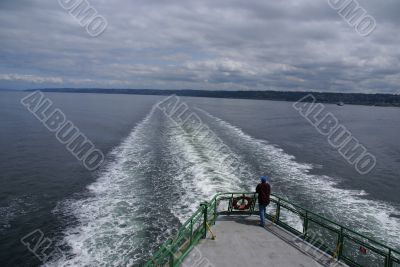 Aft section of ferry &amp; wake