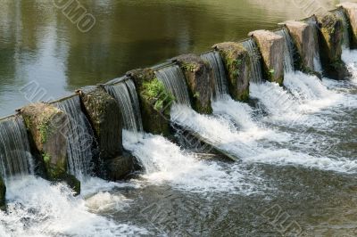 Overflow dam