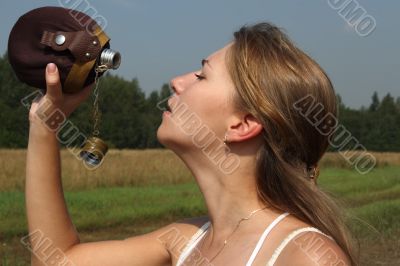 The girl quench thirst The girl quench thirst