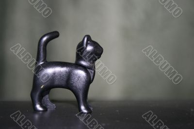 Cat statuette