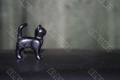 Cat statuette