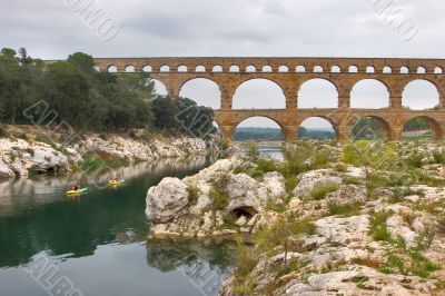 To float under the well-known bridge