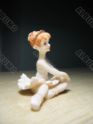 statuette of ballet dancer