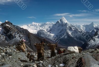 Sherpanis carrying climbing loads