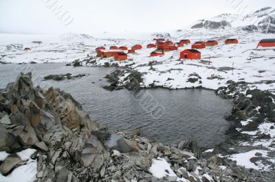 Polar research station and colony