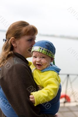 Mother carry baby in sling 2