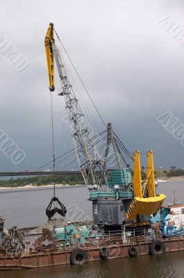 hydraulic dredge