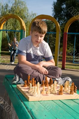 boy play a chess
