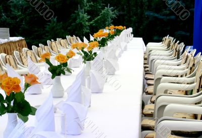 White table with roses