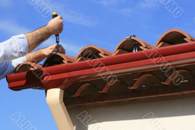 Installing rain gutter