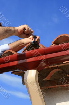 Installing rain gutter