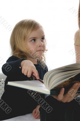 Kids reeding