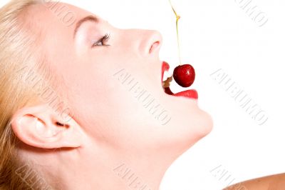 Biting cherries