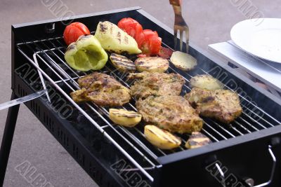 Grilled meat, pepper and tomatoes