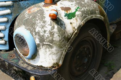 An old wheel. An old wheel.
