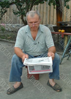 The man reads newspaper