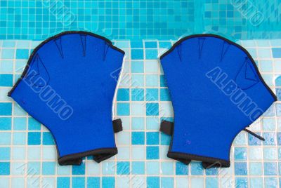 Aqua gloves