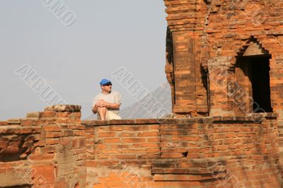 Tourist at the Po Khlong Garai towers