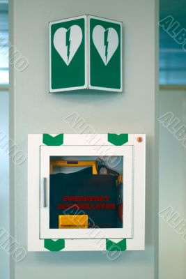 emergency defibrillator