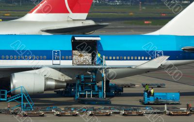 aircraft unloading cargo