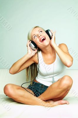 Listen to the music Listen to the music