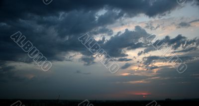 Dramatic sunset horizont and colorful evening sky