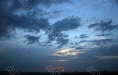 Dramatic sunset horizont and colorful evening sky