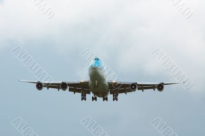 aircraft approaching aircraft approaching