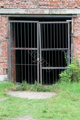 Gates in the wall of fort № 5