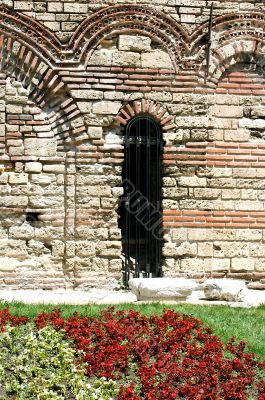 Entrance in the wall
