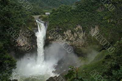 the biggest waterfall in ecuador