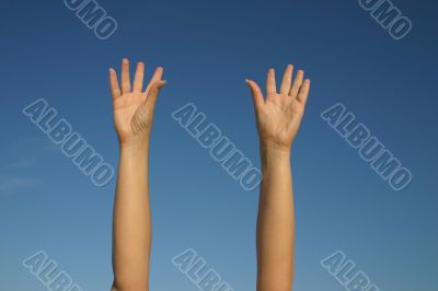 HANDS UP!