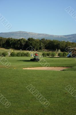 Lown-mower of golf club Lown-mower of golf club