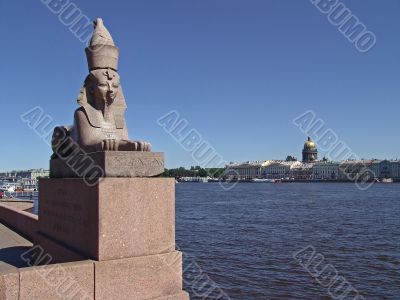 egyptian sculpture of sphinx